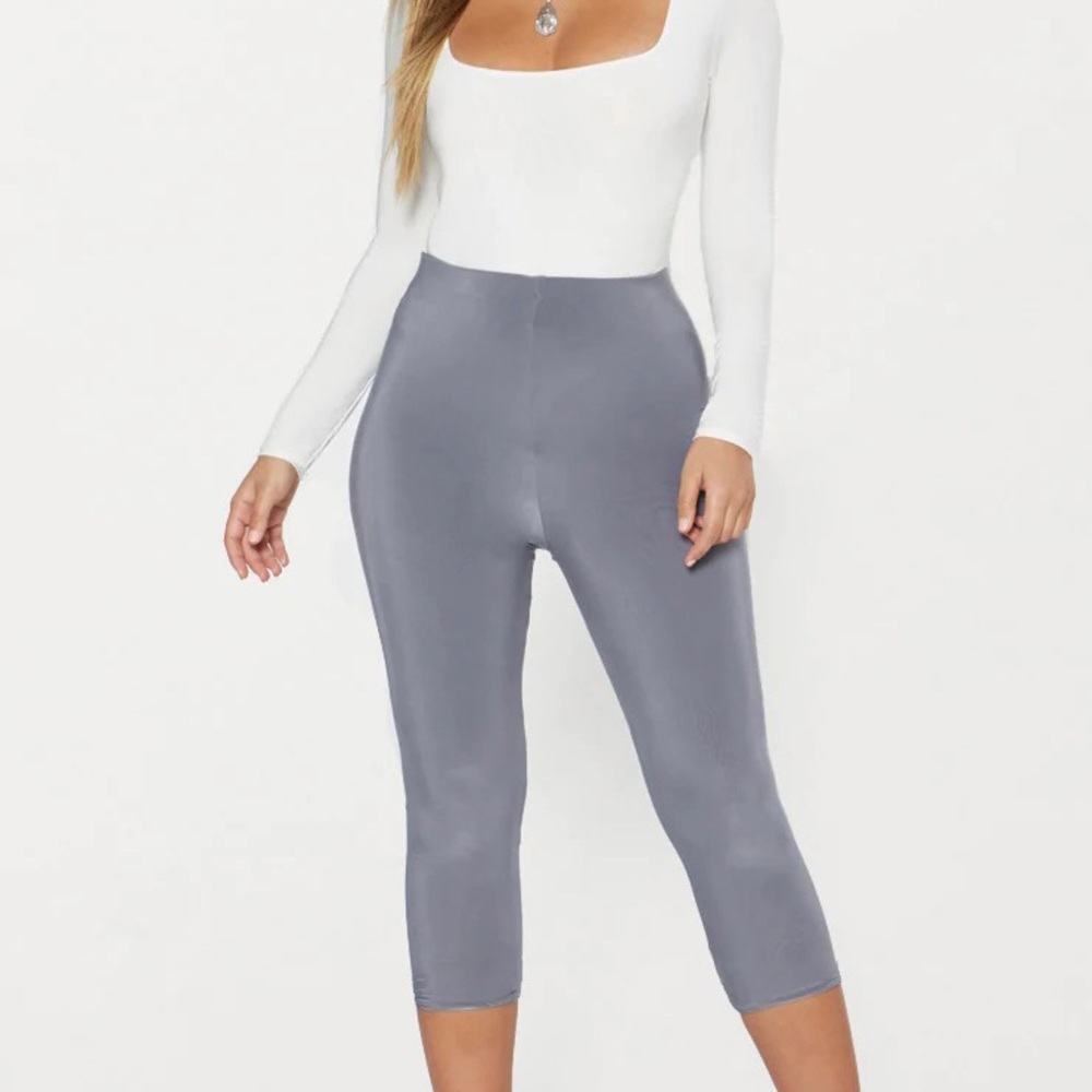 Pretty Little Thing Second Skin Slinky Cropped Leggings Size 4 NWT